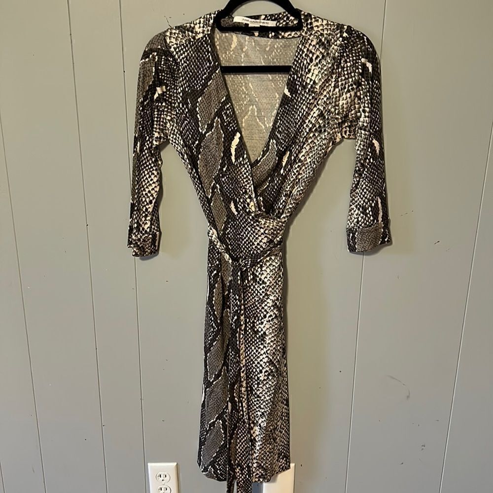 Diane VonFurstenberg Snakeskin Wrap Dress Size 8